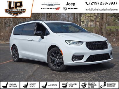Used 2024 Chrysler Pacifica Limited w/ S Appearance Package