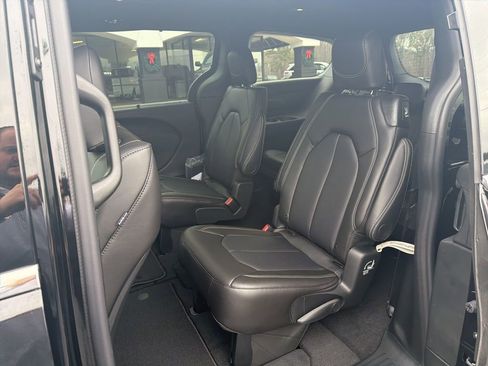 New 2026 Chrysler Pacifica Select image 15