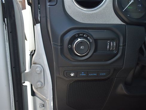 Used 2024 Jeep Wrangler Unlimited Sahara w/ Technology Group AWD/4WD image 13