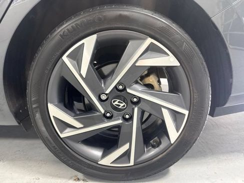 Used 2025 Hyundai Elantra Sport FWD image 9