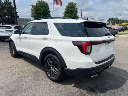 Used 2025 Ford Explorer ST w/ Sun And Sound Package AWD/4WD image 8