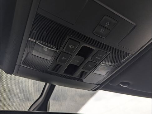 Used 2023 Volkswagen Atlas Cross Sport SE image 36