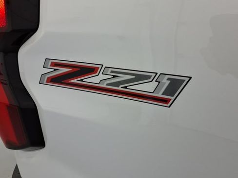Used 2023 Chevrolet Colorado Z71 w/ Z71 Convenience Package 2 AWD/4WD image 11