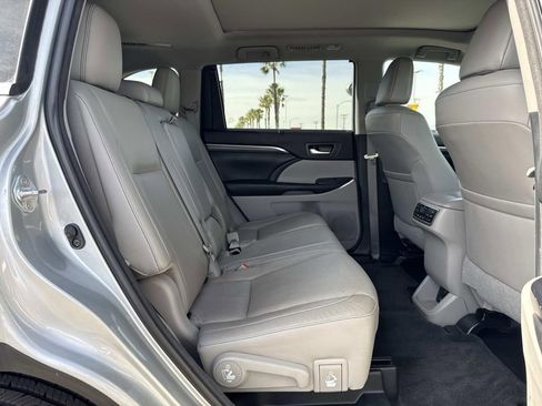 Used 2018 Toyota Highlander Limited Platinum w/ Carpet Mat Package (TMS) image 28