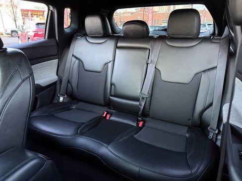 Used 2024 Jeep Compass Latitude image 28