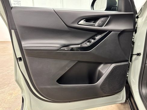 Used 2025 Chevrolet Equinox LT FWD image 18