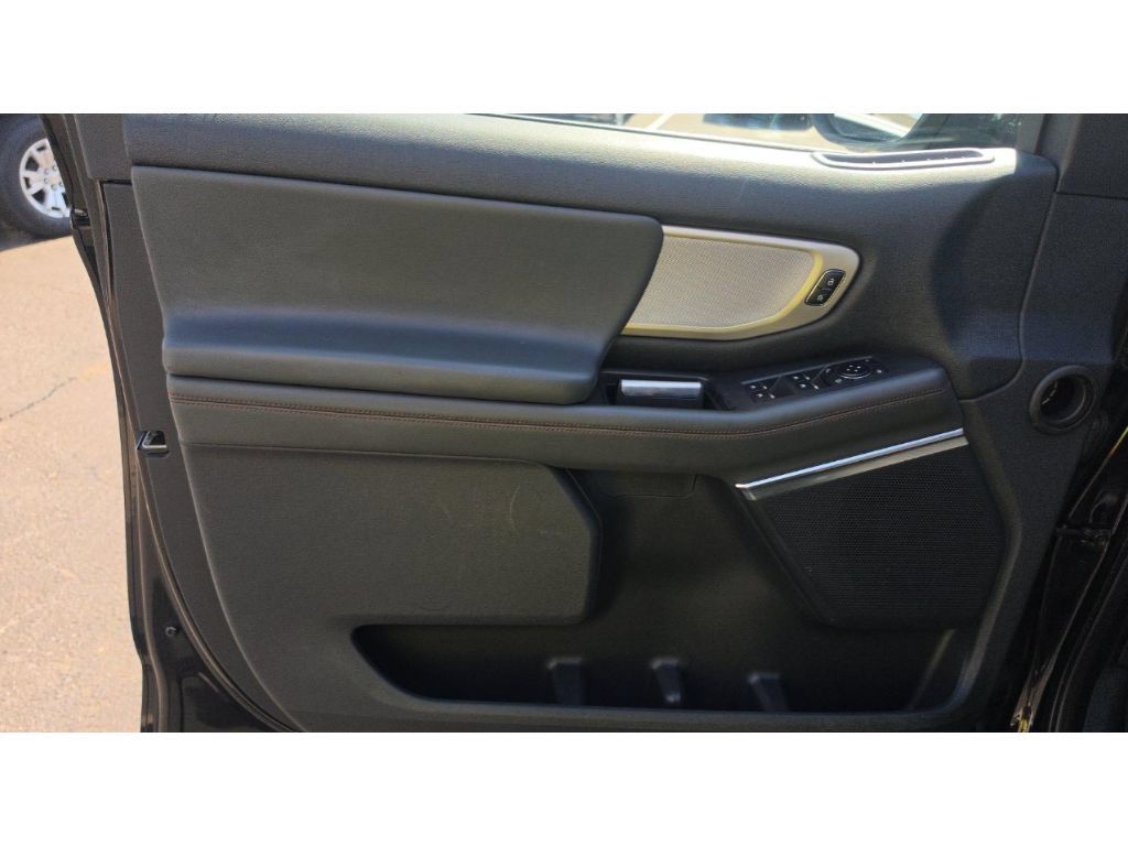 Used 2025 Ford Expedition Active AWD/4WD image 9