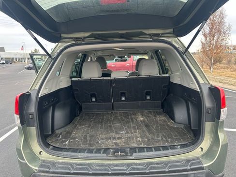 Used 2019 Subaru Forester Premium w/ All-Weather Package image 38