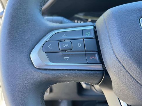 Used 2024 Jeep Compass Latitude image 16