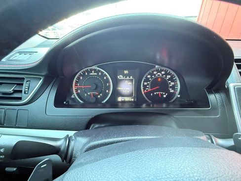 Used 2017 Toyota Camry SE w/ Moonroof Package FWD image 7