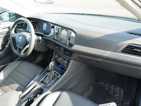 Used 2021 Volkswagen Jetta SE FWD image 19