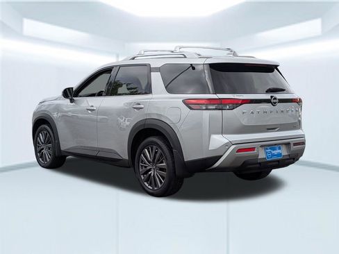 Used 2024 Nissan Pathfinder SL w/ SL Premium Package image 2