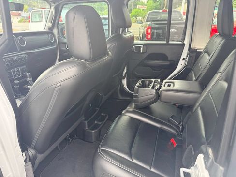 Used 2018 Jeep Wrangler Unlimited Sahara w/ Uconnect 4C Nav & Sound Group AWD/4WD image 29