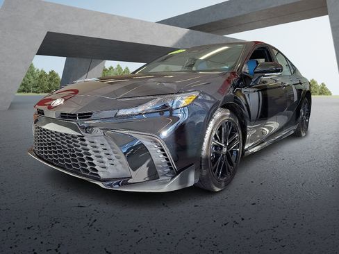 Certified 2025 Toyota Camry SE image 3