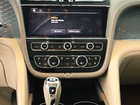 Used 2021 Bentley Bentayga Base image 20