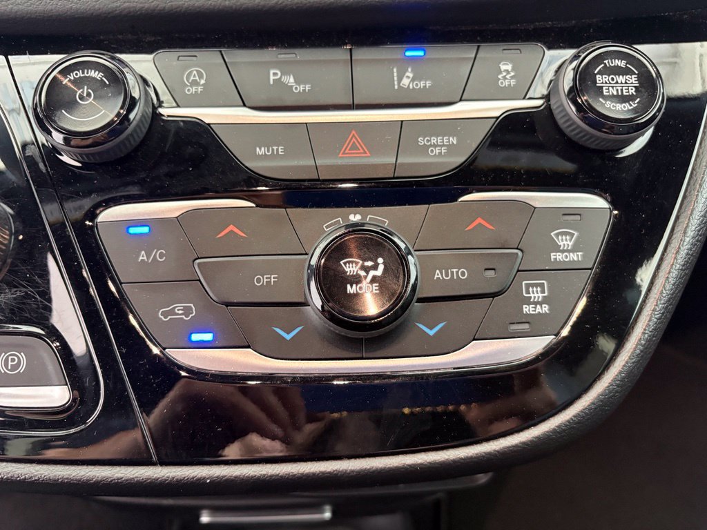 Used 2025 Chrysler Pacifica Select FWD image 14