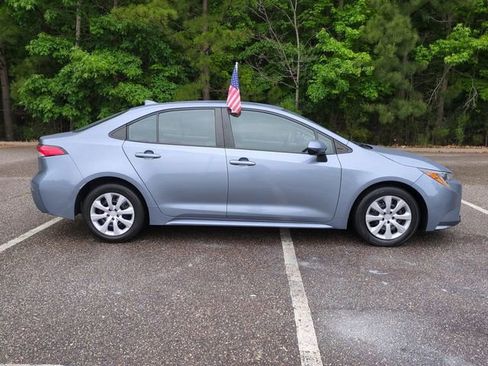 Used 2023 Toyota Corolla LE FWD image 3
