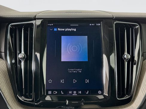 Used 2022 Volvo XC60 B6 Inscription w/ Advanced Package image 21