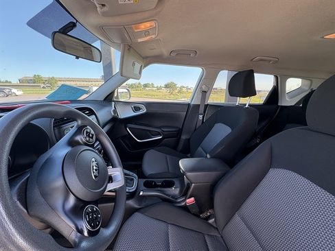 Used 2021 Kia Soul LX FWD image 7