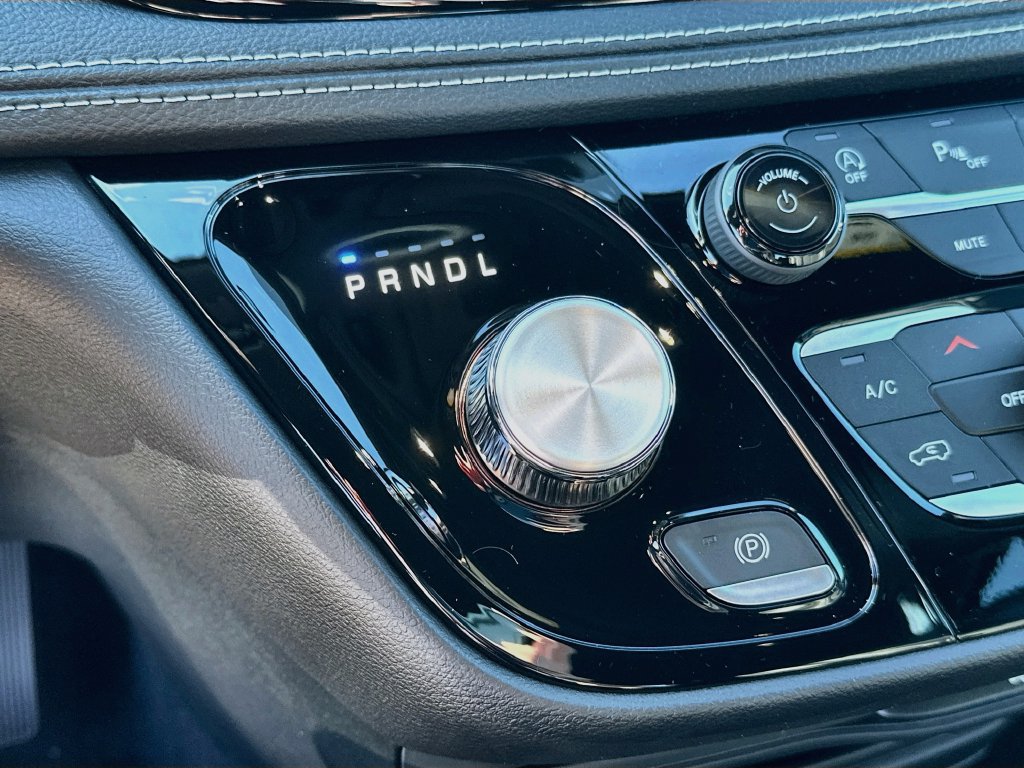 New 2027 Chrysler Pacifica Select AWD/4WD image 21