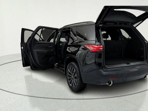 Used 2023 Chevrolet Traverse RS FWD image 11
