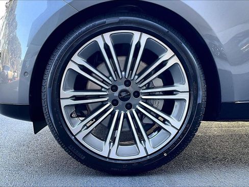 New 2026 Land Rover Range Rover Long Wheelbase SE image 6