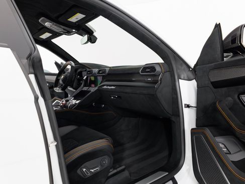 Used 2024 Lamborghini Urus Performante AWD/4WD image 36