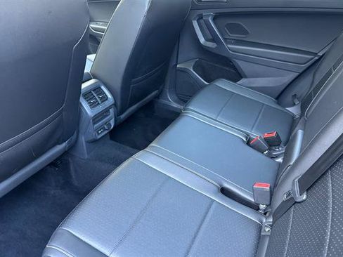 Used 2021 Volkswagen Tiguan SE w/ Panoramic Sunroof Package AWD/4WD image 12