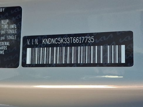 New 2026 Kia Carnival EX FWD image 21