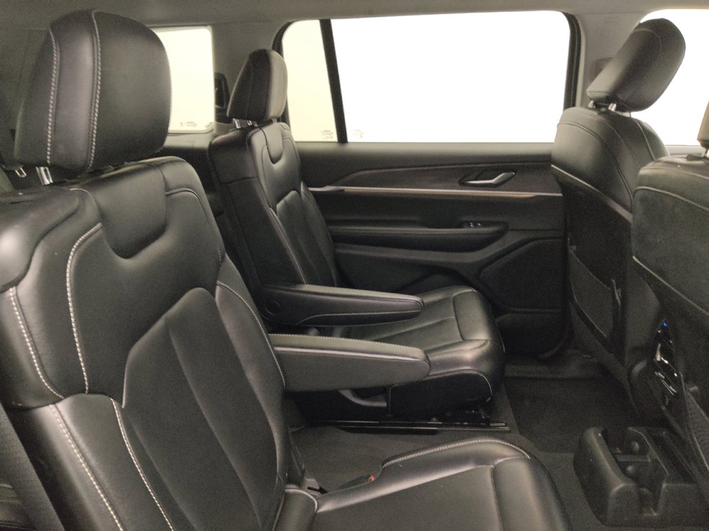 Used 2023 Jeep Grand Cherokee L Limited AWD/4WD image 19