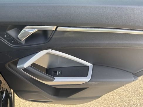 Used 2025 Audi Q3 2.0T Premium image 31