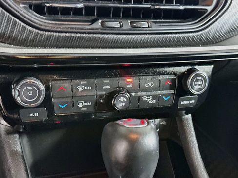 Used 2025 Jeep Compass Trailhawk AWD/4WD image 23