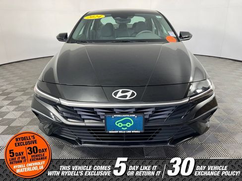 Used 2024 Hyundai Elantra SE FWD image 11