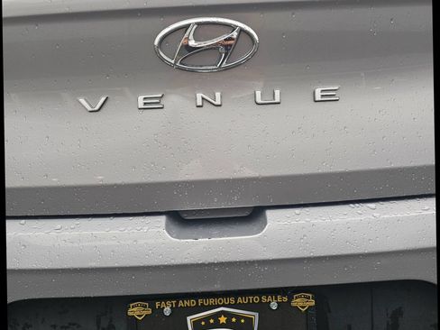 Used 2024 Hyundai Venue SEL FWD image 23