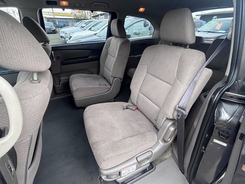 Used 2016 Honda Odyssey SE image 9