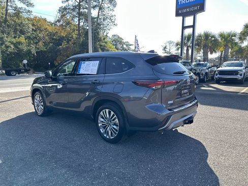 Used 2025 Toyota Highlander Platinum image 14