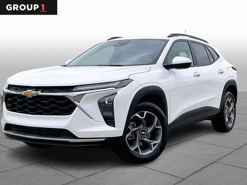 Certified 2025 Chevrolet Trax LT image 1