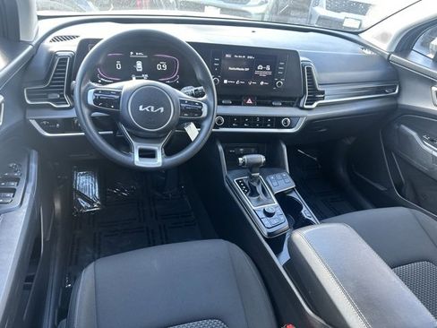 Used 2024 Kia Sportage LX image 8
