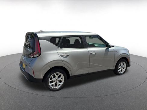 Used 2025 Kia Soul LX w/ LX Technology Package FWD image 15