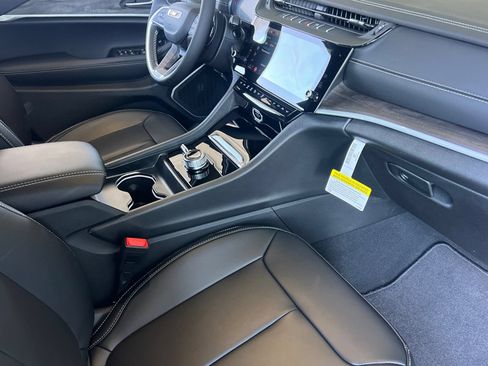 New 2026 Jeep Grand Cherokee Limited AWD/4WD image 16