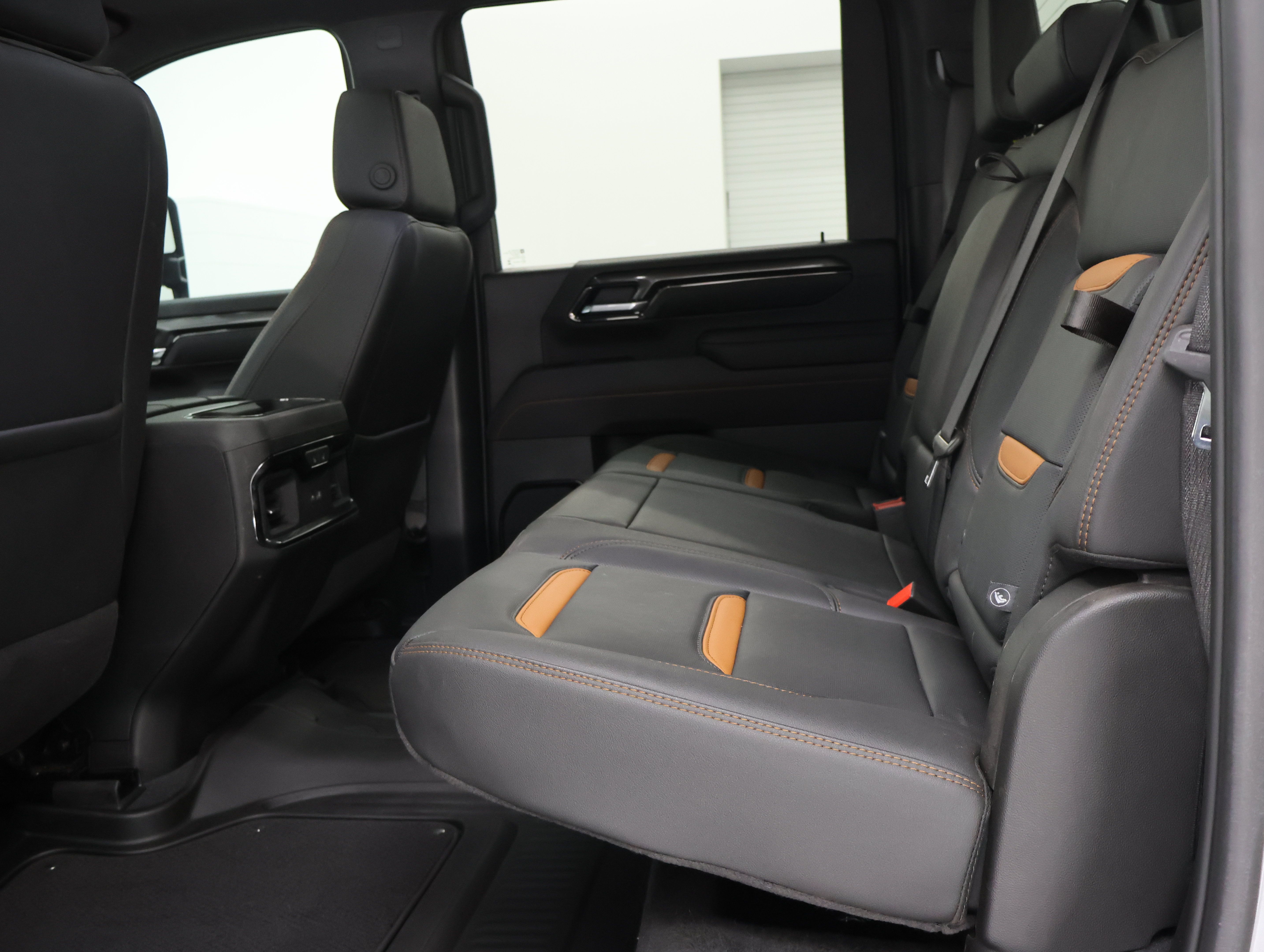 Used 2025 GMC Sierra 2500 AT4 w/ AT4 Premium Plus Package AWD/4WD image 9