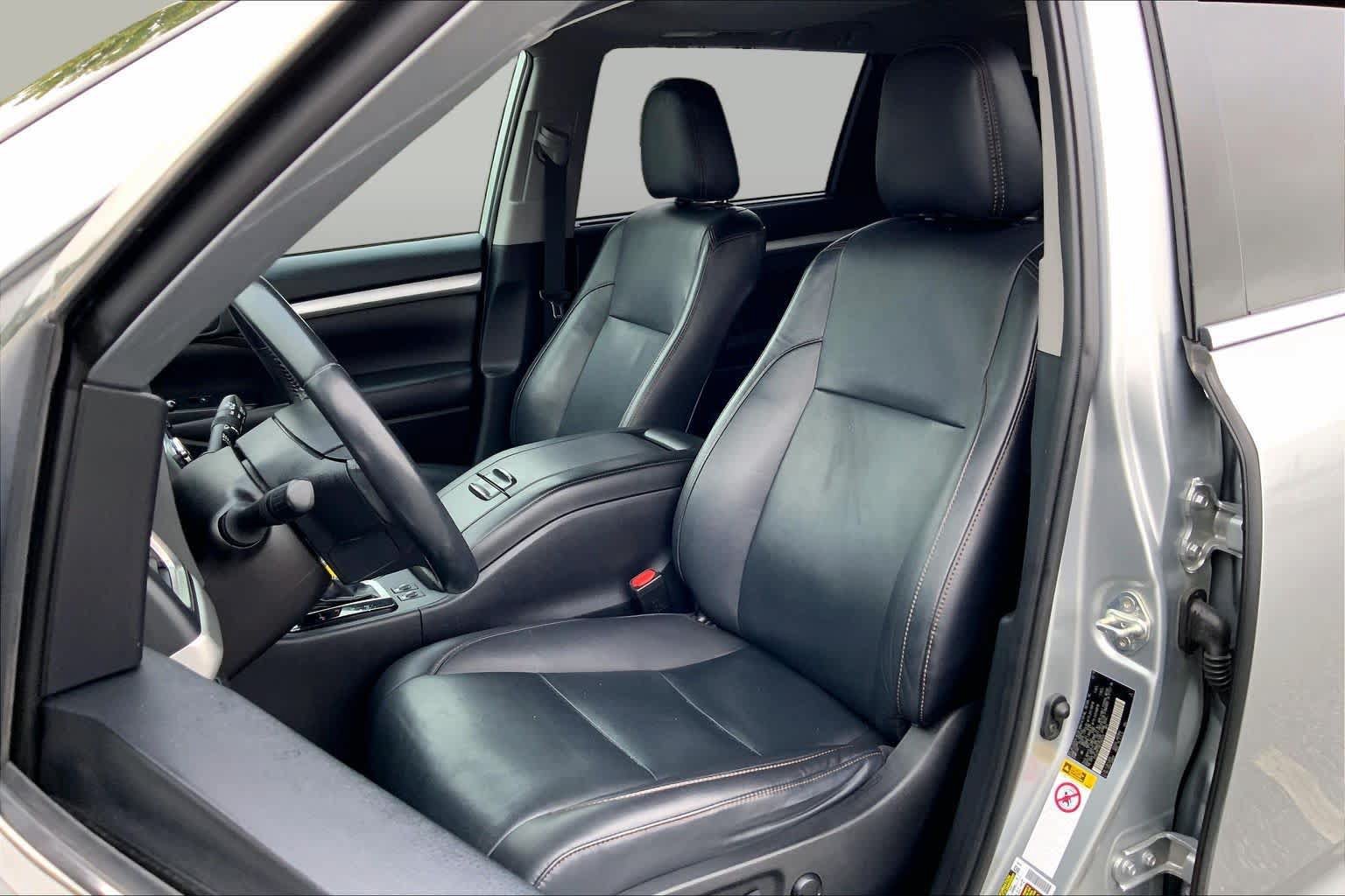 Used 2019 Toyota Highlander XLE AWD/4WD image 7