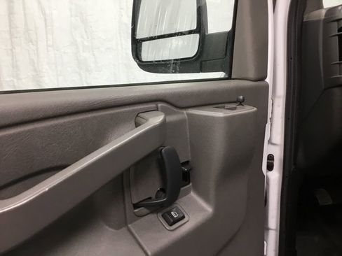 Used 2023 GMC Savana 2500 w/ Driver Convenience Package image 9