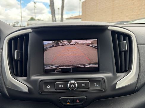 Used 2024 GMC Terrain SLE FWD image 23