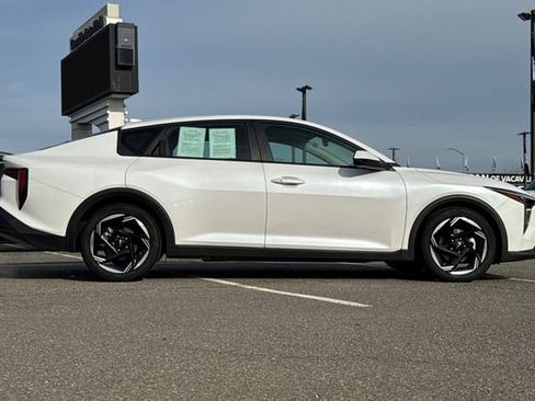Certified 2025 Kia K4 EX image 3