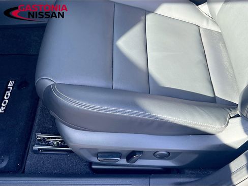 Used 2023 Nissan Rogue SL w/ SL Premium Package image 26