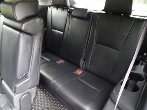 Used 2021 Toyota Highlander XLE image 33