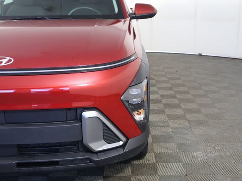 Used 2025 Hyundai Kona SE FWD image 12