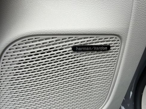 Used 2022 Chrysler Pacifica Limited FWD image 17