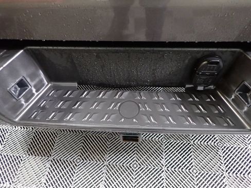 Used 2017 Nissan Titan Platinum Reserve RWD image 16